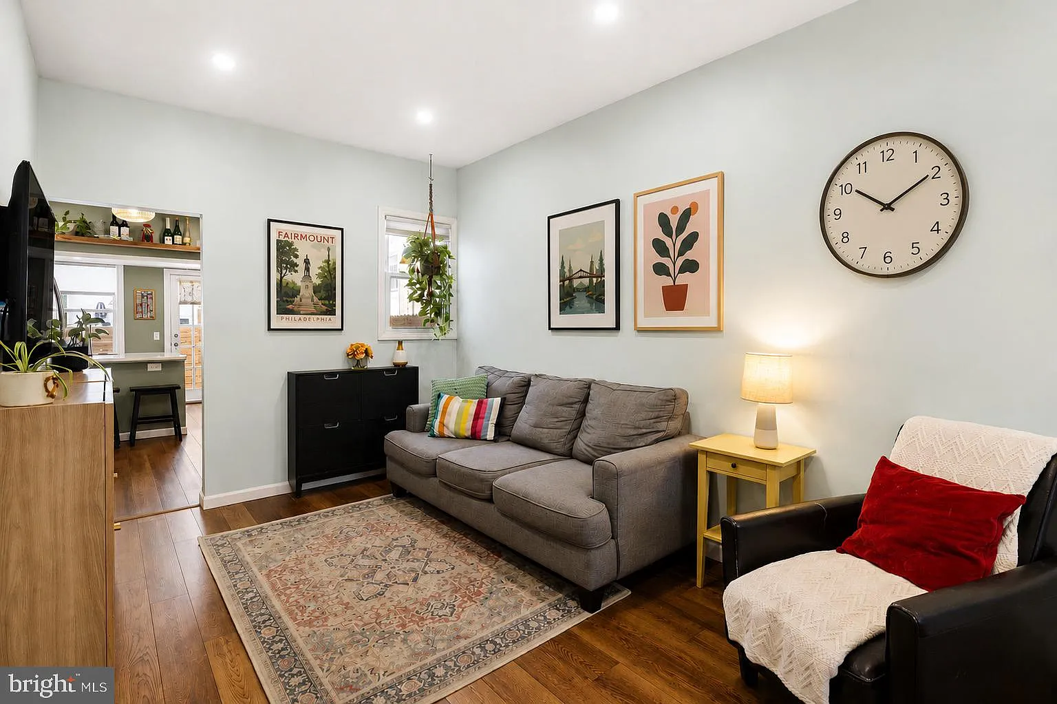 2 bed, 810 sqft, $2,200 — Photo 1