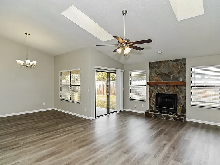 8255 Spencers Trace Dr — Photo 4