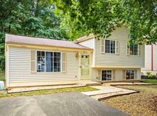 8476 Magic Tree Ct, Springfield, VA 22153