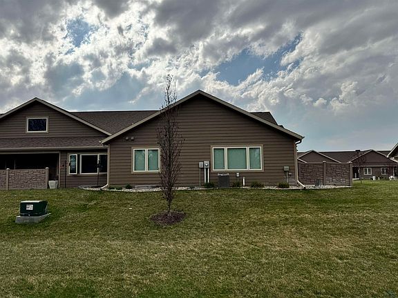 5th image of 306 Prairie Bluff Dr