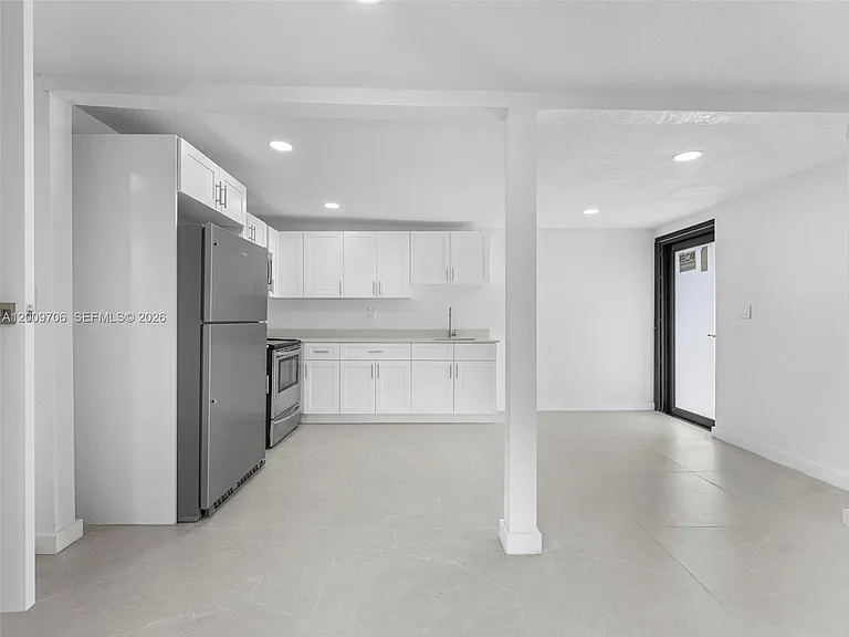 1366 W 29th St #1 — Photo 12