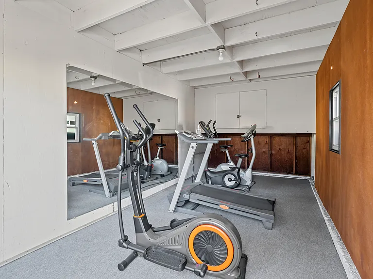 Curtner Villa Apartments — Photo 3
