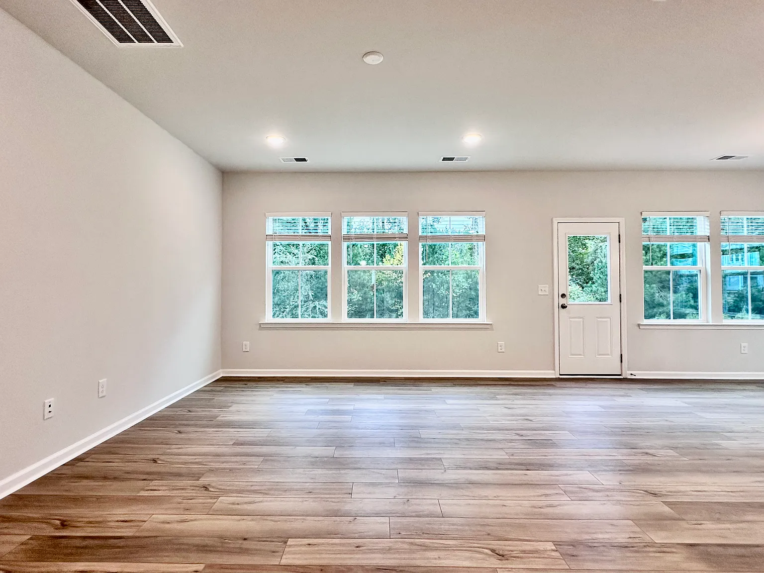 3 bed, 1872 sqft, $2,100 — Photo 3