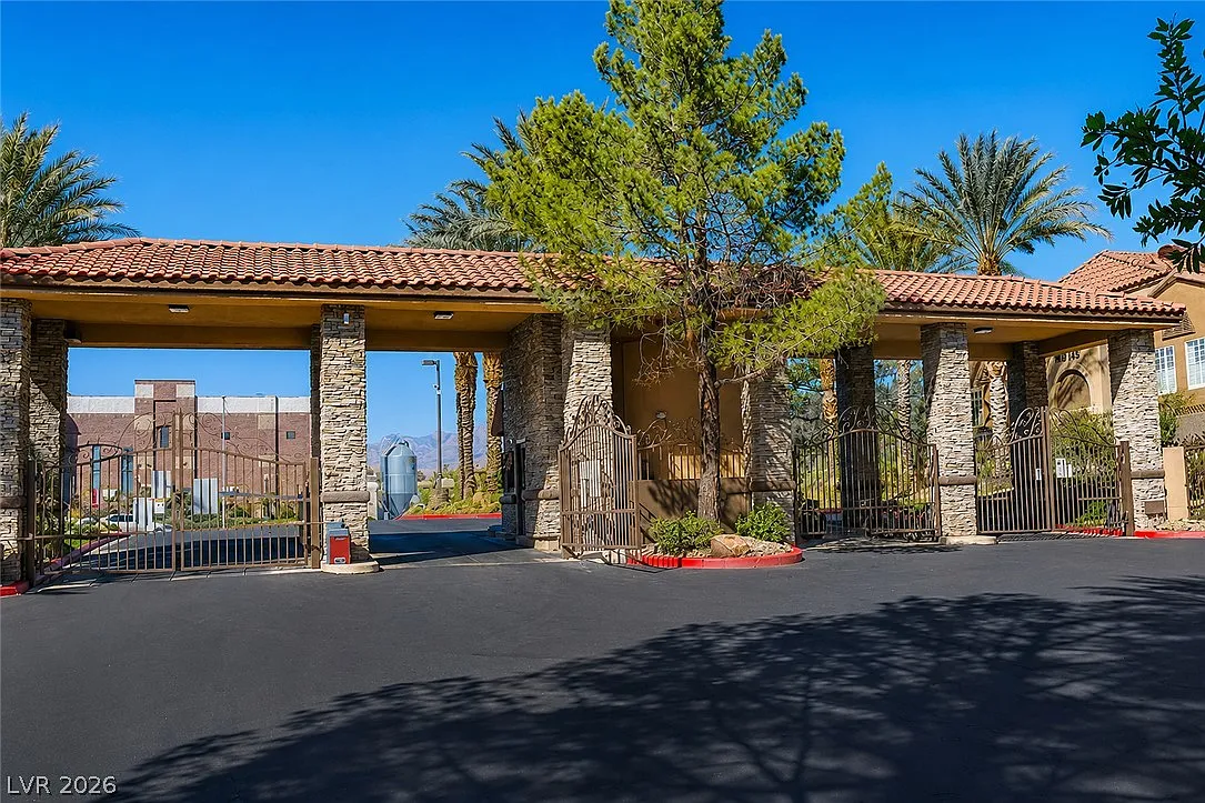 1 bed, 1.0 bath, 752 sqft, $1,600 — Photo 1