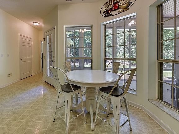 5th image of 3092 Starratt Rd
