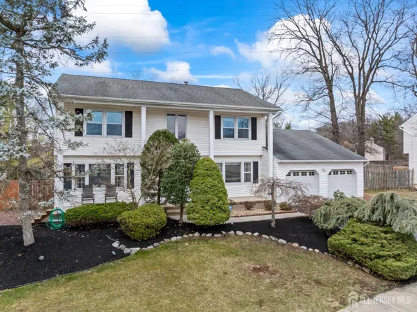 25 Visco Dr, Edison, NJ 08820
