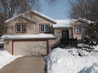 305 Meadow Run Dr SW, Rochester, MN 55902