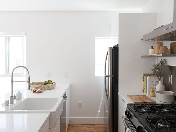 5th image of 1013 N New Hampshire Ave #1015