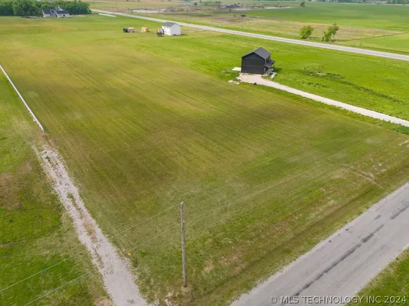 7082 Garfield Rd, Beggs, OK 74421