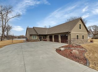 850 Lakewood Dr SW, Hutchinson, MN 55350