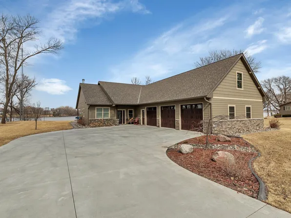 850 Lakewood Dr SW, Hutchinson, MN 55350