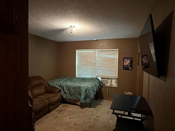 5th image of 1201 W Elm St