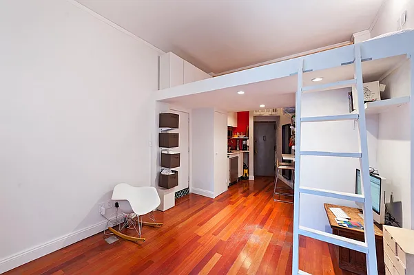 Sold by Nest Seekers International | media 12