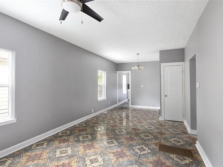 1903 N Jackson Ave — Photo 3