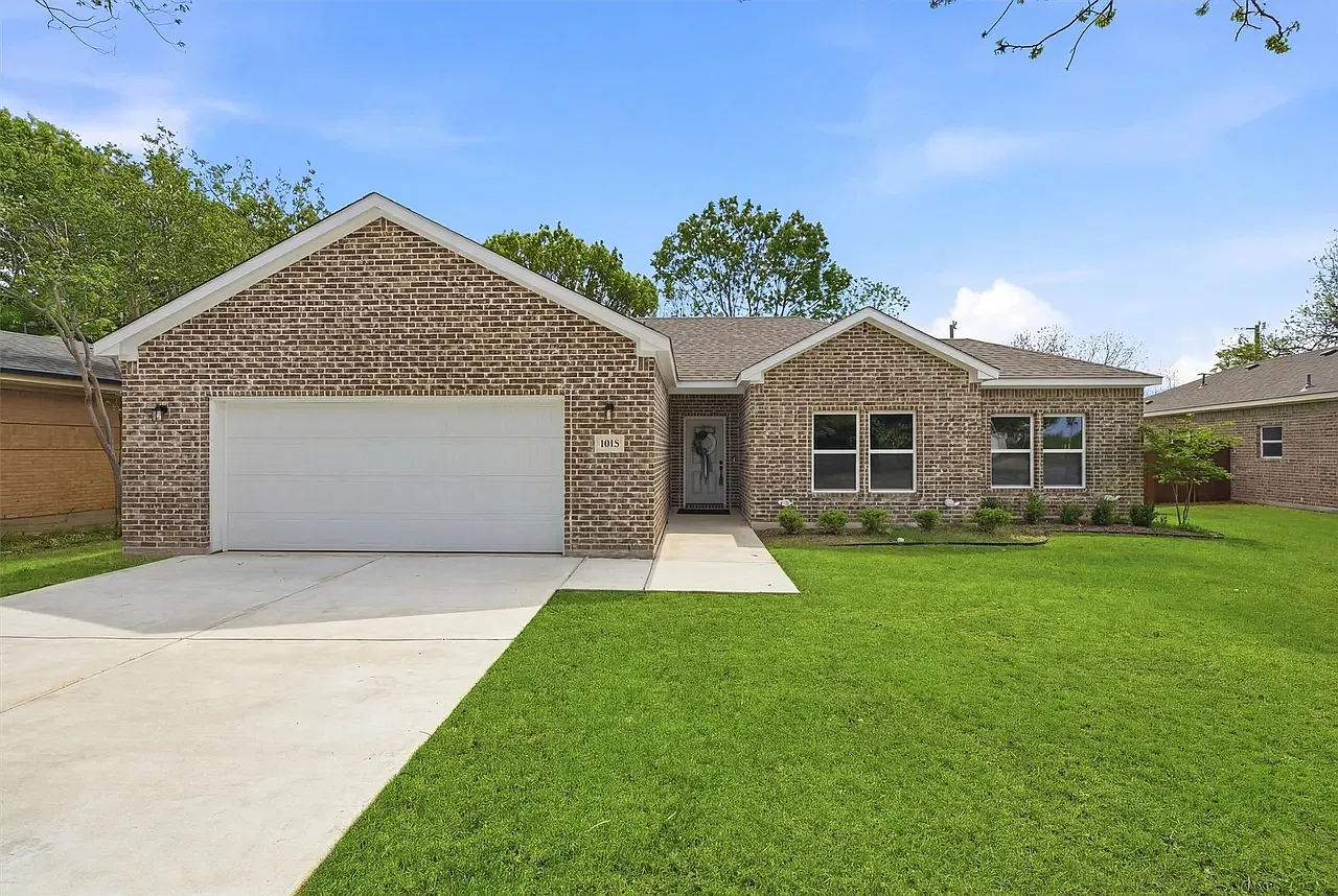 4 bed, 1843 sqft, $2,300 — Photo 1