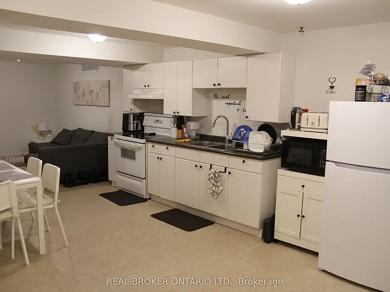 18 Tracie Ct — Photo 4