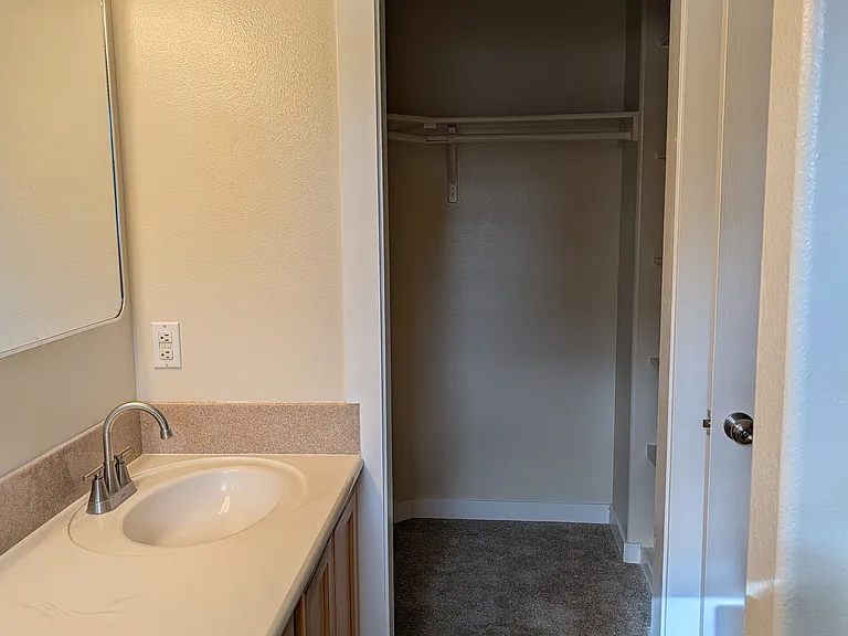 2723 Manchester Dr — Photo 16