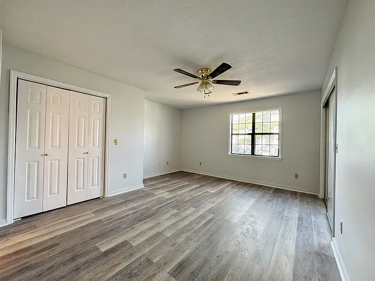 466 Claircrest Dr — Photo 11