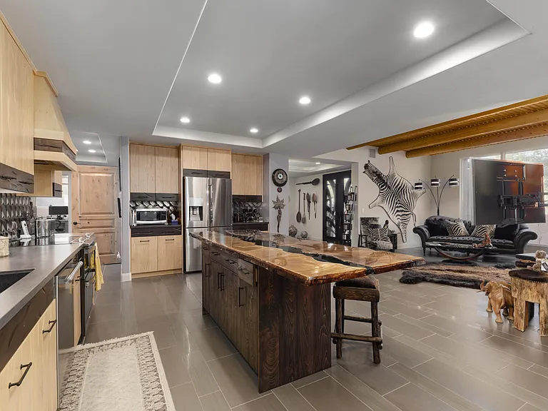 1353 W Lake Dr — Photo 6