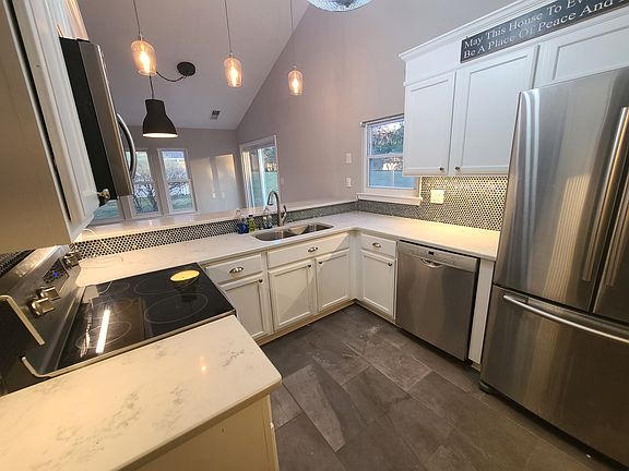 Beautifully upgraded kitchen with added bar ledge facing dining area