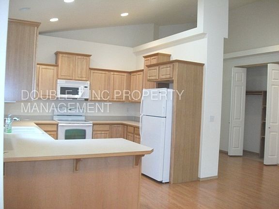 2nd image of 1112 180th St E