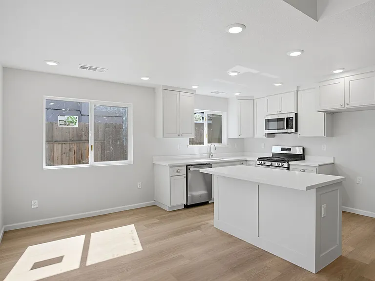 1611 Grapevine Dr — Photo 5
