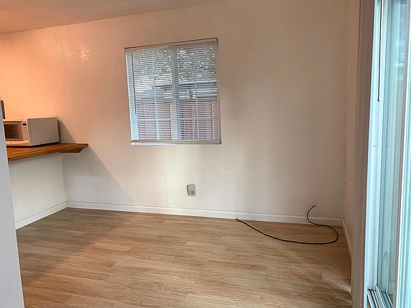 2nd image of 1115 Carlton Ave #2
