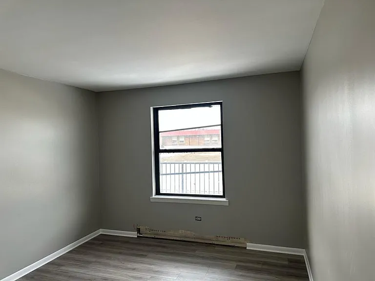 8646 S Roberts Rd — Photo 11