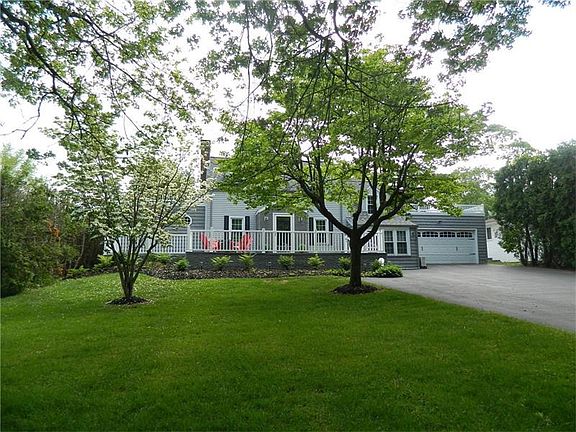 2nd image of 928 Lillian Dr
