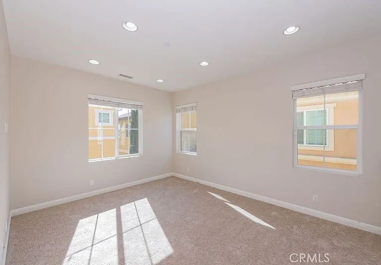 48 Mariposa — Photo 16