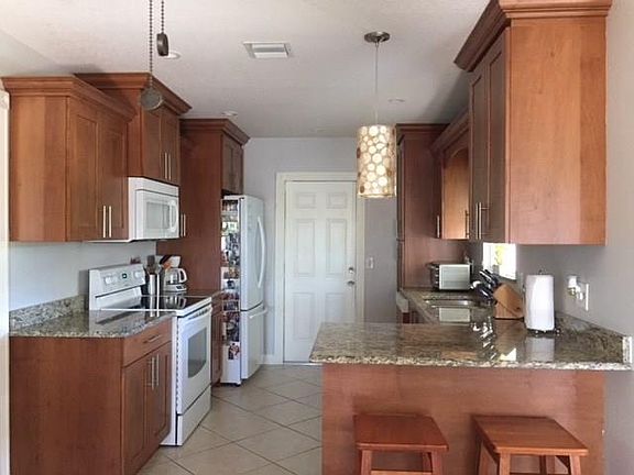 5th image of 3660 NE Linda Dr