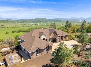 1918 Stevens Rd, Eagle Pt, OR 97524