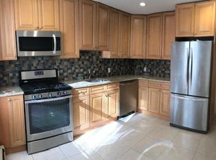 41 46th St, Weehawken, NJ 07086