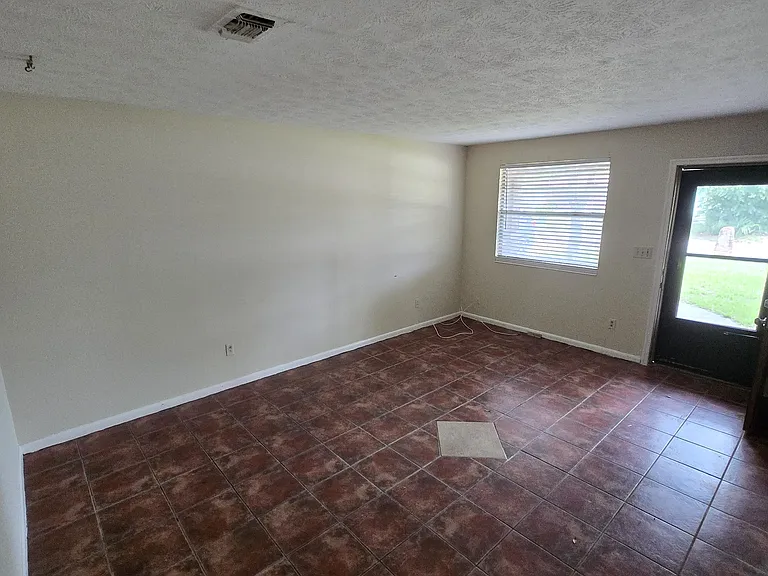 4918 Locksley Ave — Photo 8