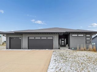 9409 Foxtail Cir, Norwalk, IA 50211