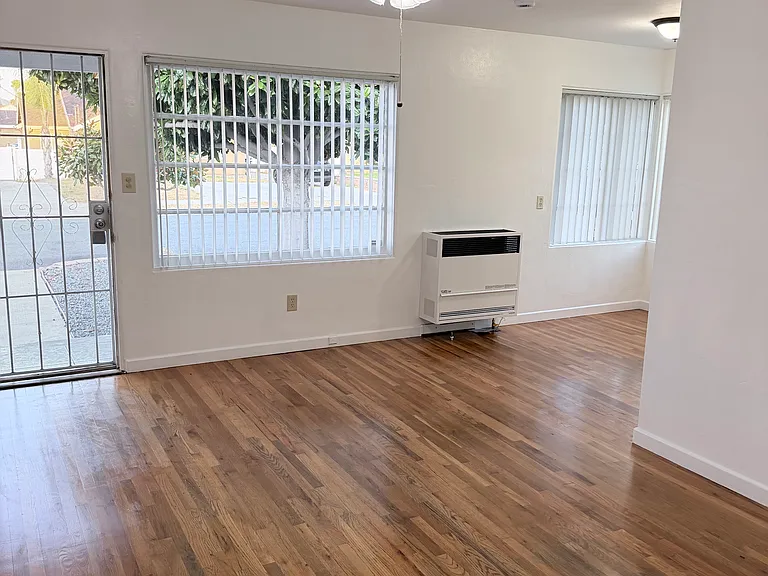 516 Claydelle Ave — Photo 3