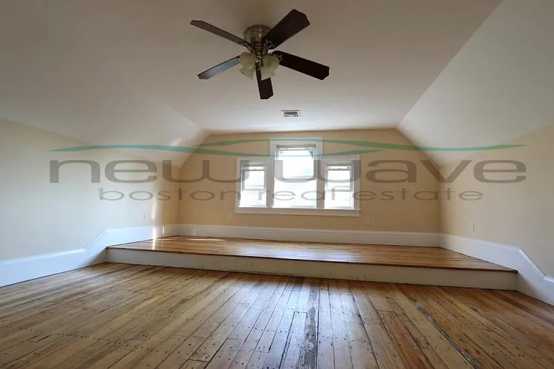 4 bed, 1300 sqft, $6,400 — Photo 3