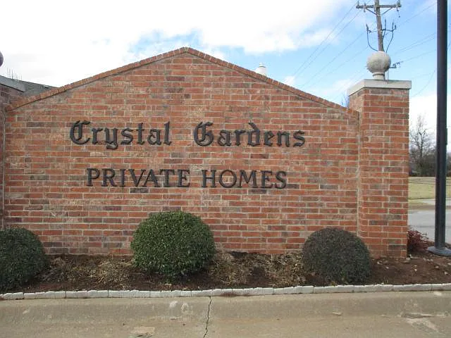 4 bed, 2.5 bath, 1874 sqft, $1,650 — Photo 2