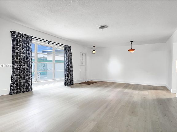 4th image of 3940 NW 47th Ave