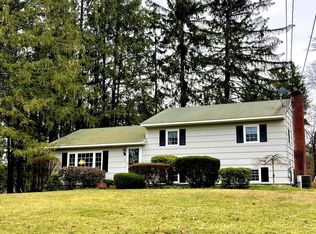 18 Lawrence Rd, Hyde Park, NY 12538