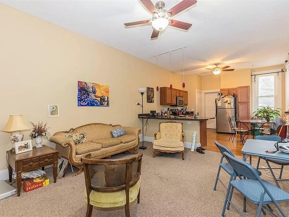 2nd image of 3208 Bishop St #2