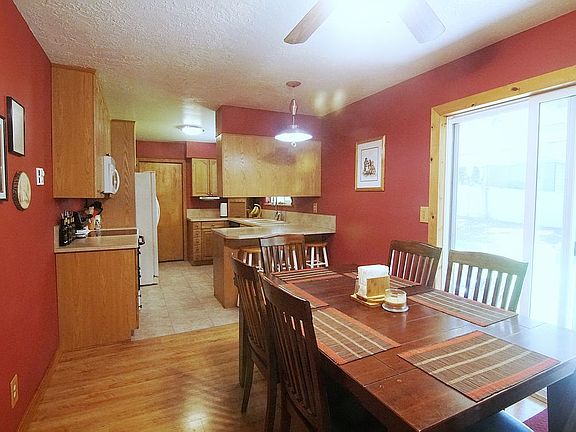 Dining room & kitchen