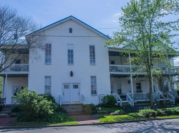 301 EAST STREET, Middlebourne, WV 26149