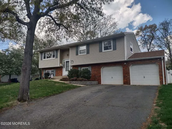 10 Lexington Road, Howell, NJ 07731