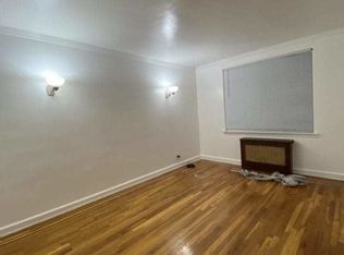 3050 49th St #1R, Astoria, NY 11103