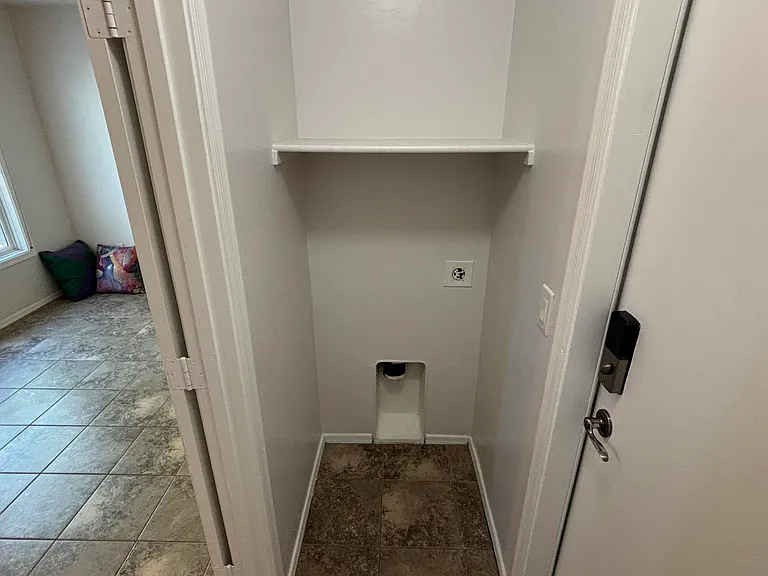2125 E Huntington Dr — Photo 21