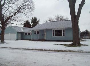 215 N Hooker Ave, Three Rivers, MI 49093