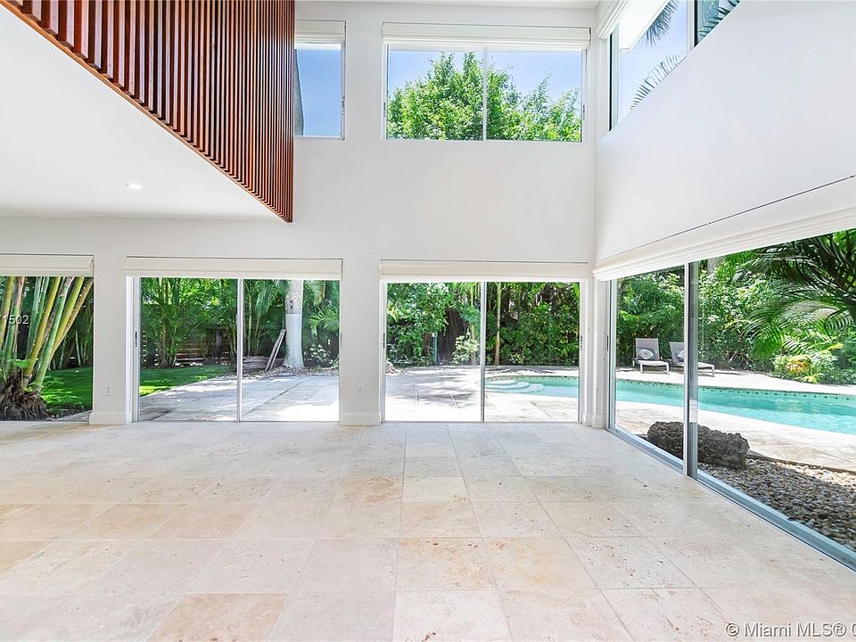 1st image of 3581 Poinciana Ave