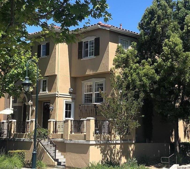 1st image of 733 Batista Dr