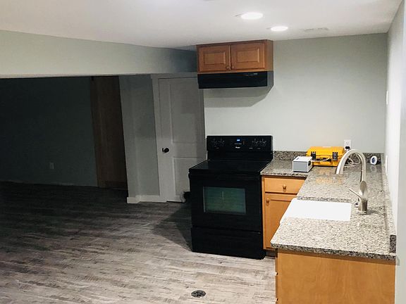3rd image of 1424 Jewett Ave #1